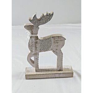 Shabby Chic Wooden Reindeer – Whitewashed Christmas Decor
